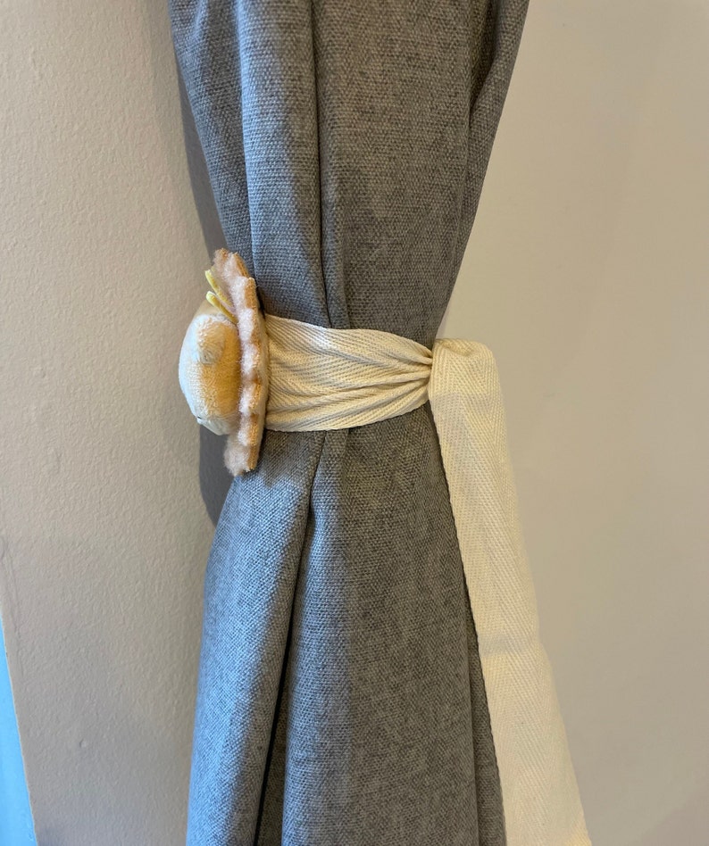 Safari curtain tie