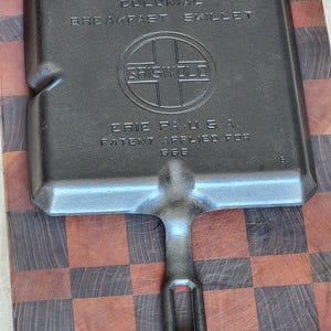 Griswold 666 Colonial Breakfast Skillet LBL with EPU. Square Skillet