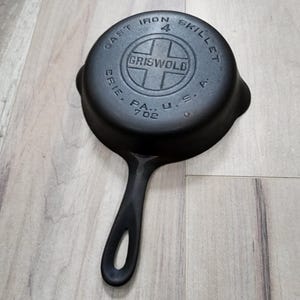 Griswold No.4 - Large Block Logo - Cast Iron Skillet (702).