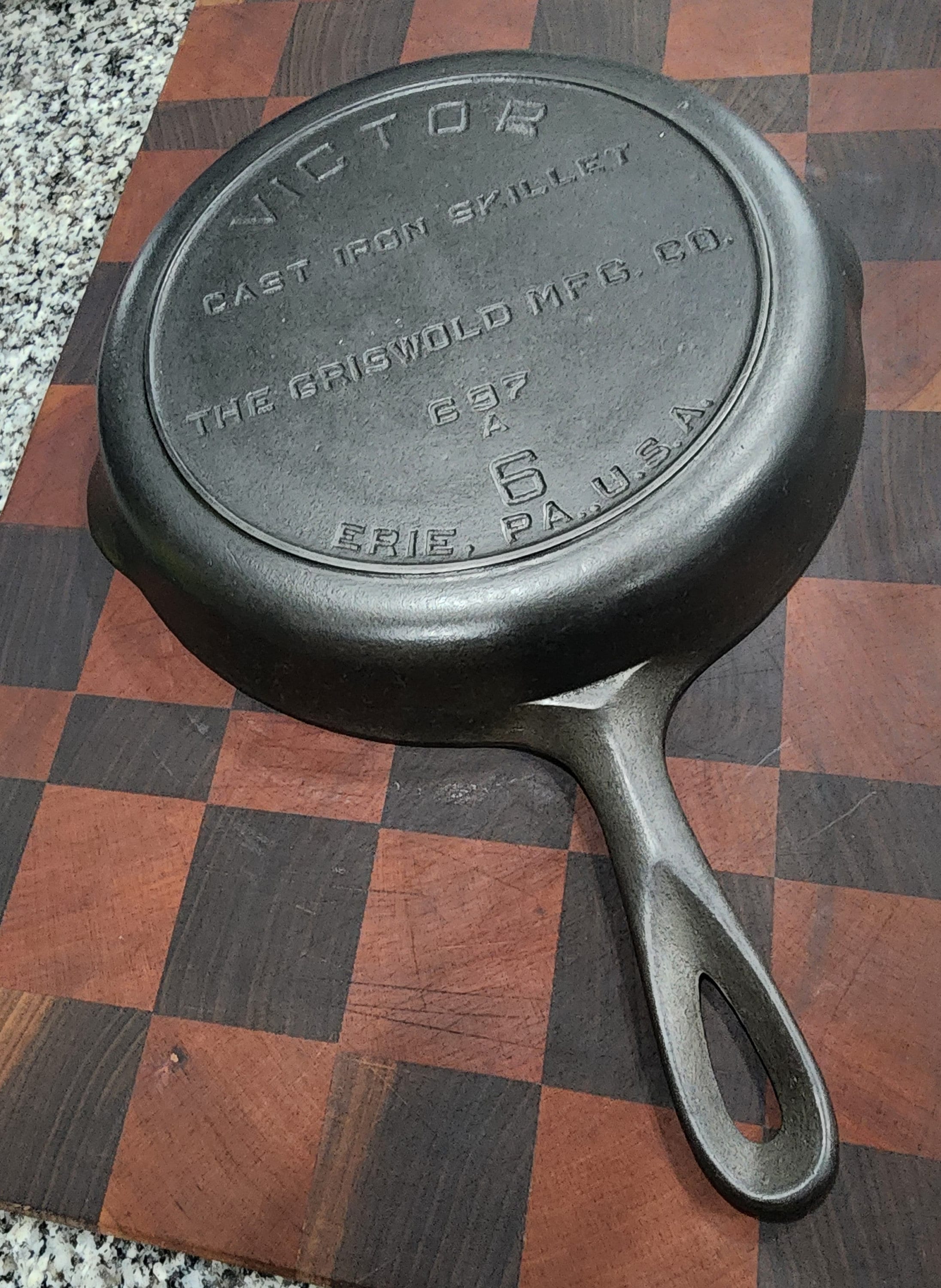 Fully Marked Victor 6 Skillet Made by Griswold 1920s-1930s Fully Marked Victor 6 Skillet Made by Griswold 1920s-1930s