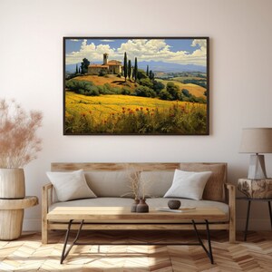 K&ouml;nnte beinhalten: Ein Gem&auml;lde einer toskanischen Landschaft mit einem Steinhaus auf einem H&uuml;gel, umgeben von gelben Wildblumen und Zypressen. Der Himmel ist blau mit wei&szlig;en Wolken und die fernen Berge sind sichtbar.