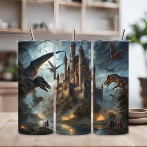 Puede incluir: Tres vasos de acero inoxidable con un diseño de fantasía que presenta un castillo, dragones y un cielo oscuro. Los vasos son una excelente manera de disfrutar de su bebida favorita.