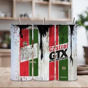 Puede incluir: Tres vasos de acero inoxidable con un diseño vintage de lata de aceite de motor Castrol GTX. Los vasos son blancos con acentos rojos, verdes y negros. El texto "Castrol GTX Super Multi-Grade Motor Oil" está impreso en los vasos.