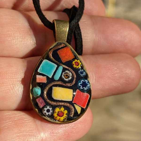 Collier, pendentif mosaïque pour femme (émaux de briare, millefiori, mosaïque en céramique).