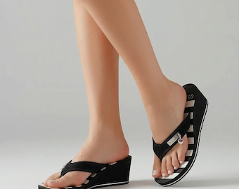 GUESS VTG Wedge Thong Sandals Womens 9 Black White Striped Heart Charm Platform