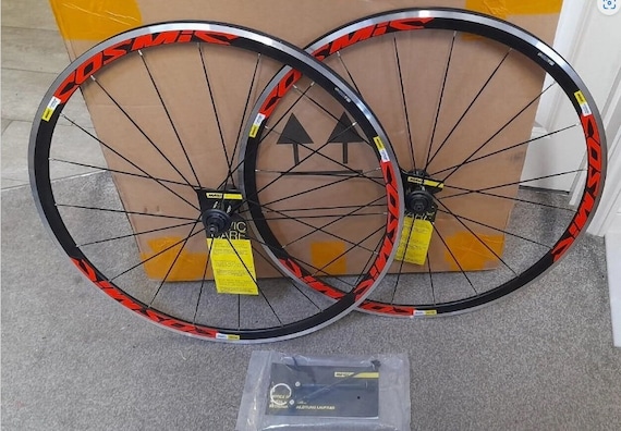 Mavic Cosmic Elite Silver UST Wheelset 700c 28 Mavic Cosmic Elite Silver UST Wheelset 700c 28