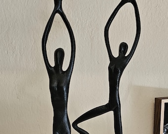 figura abstracta de hierro con base de madera estatua 50 cm