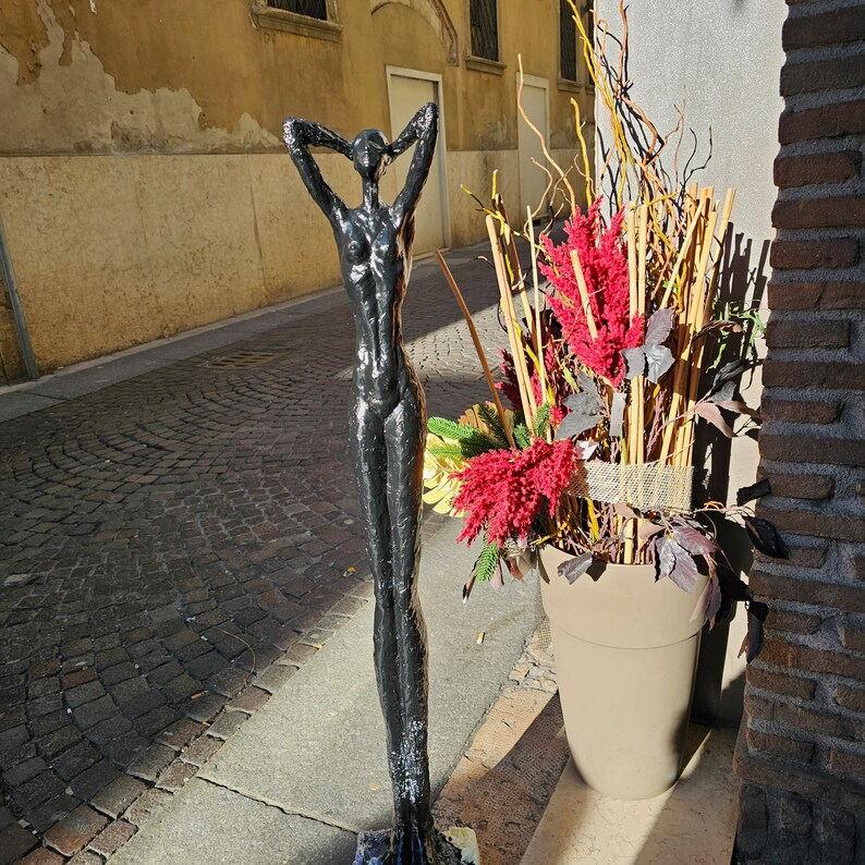 Tänzerinstatue 59 oder 80 oder 120 und 140 cm Skulptur aus bronziertem Harz oder schwarz lackiert 140 Zentimeter