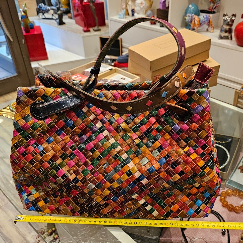 Multicolored multicolored woven leather bag made in Italy, very spacious, classic ethnic sporty style image 10