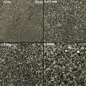 Puede incluir: Imagen de primer plano de cuatro muestras de pirita, un mineral metálico, en diferentes tamaños: polvo, 0,5-1 mm, 1-3 mm y 3-5 mm.