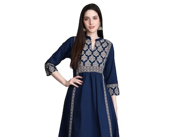 Women Pink Floral Printed Cotton Dobby Flared Short Kurta With Pant With Thread Embroidery main image 1