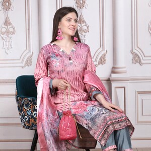 Pink Weaves Women&#39;s Pink Embroidered Floral Kurta Pant With Dupatta Set