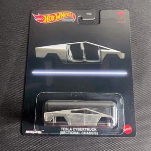 Kundenspezifische Hot Wheels Tesla Cybertruck Cutaway mit speziell gestalteter Premium Karte Dashboard Dekoration Kunstwerk im Autozubehör STH 1:64