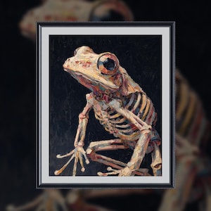 Może przedstawiać: Oprawiony wydruk artystyczny przedstawiający szczegółowy obraz szkieletu żaby. Grafika ukazuje strukturę szkieletową żaby w pozycji siedzącej, na ciemnym tle. Obraz wykorzystuje paletę beżu, brązu i pomarańczy.