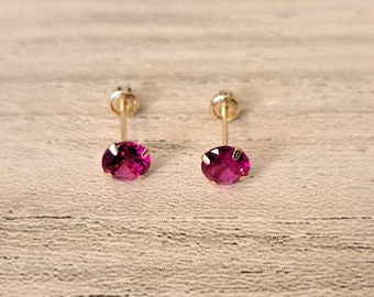 Brincos de rubi: prata esterlina banhada a ouro 14K, pedra do mês de julho