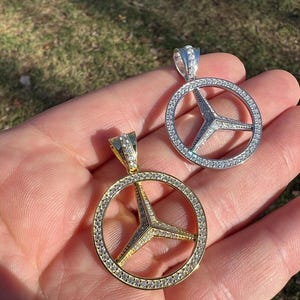 Colgante Mercedes con diamantes y moissanita/chapado en oro de 14 quilates/colgante llamativo con el logotipo de Benz y diamantes/plata de ley 925/regalo de Navidad para ella o para él