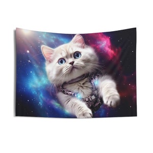 宇宙に浮かぶ猫の壁掛けタペストリー - 高級ポリエステル、宇宙的な気まぐれ、動物愛好家や天文学愛好家に最適