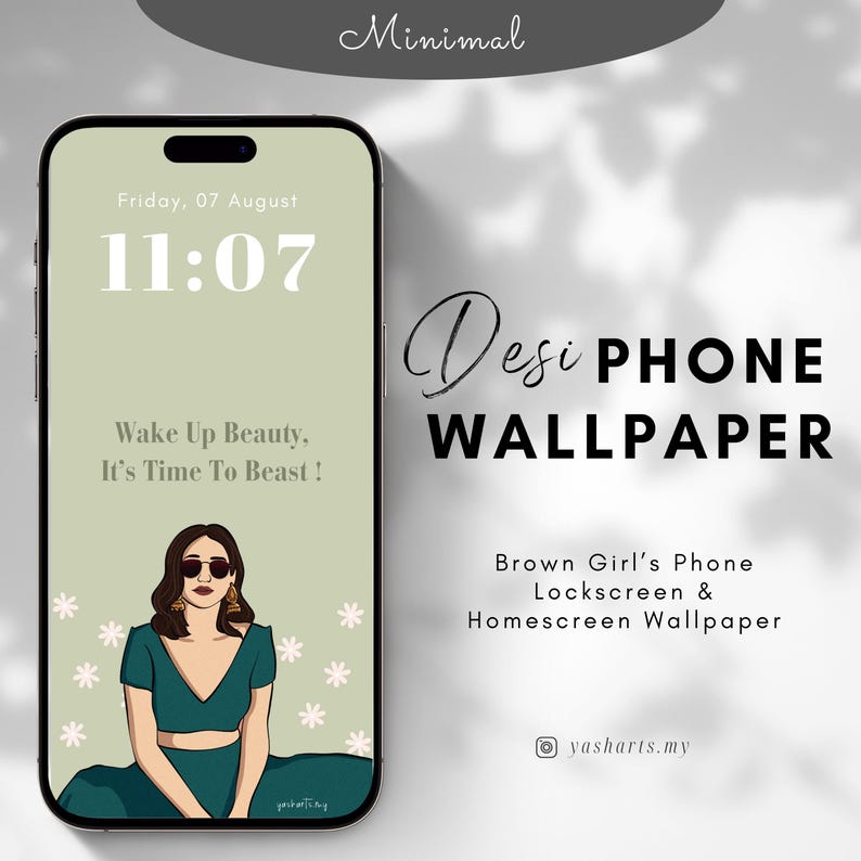 Pu&ograve; includere: Un design di sfondo per telefono che presenta una donna con capelli castani e occhiali da sole che indossa un abito verde. Lo sfondo ha uno sfondo verde con fiori bianchi e il testo "Wake Up Beauty, It's Time To Beast!" e "Friday, 07 August 11:07". Il testo "Desi PHONE WALLPAPER" e "Brown Girl's Phone Lockscreen & Homescreen Wallpaper" &egrave; anche incluso. Il nome utente Instagram "yasharts.my" &egrave; nella parte inferiore del design.