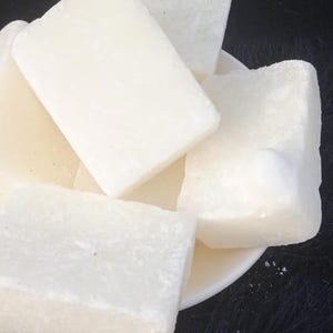 Moroccan White Musk Solid Perfume – Natural Musk Stone Body Fragrance – Handmade Oriental Scent for Skin and Hair Care