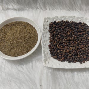 Premium Whole and Ground Black Pepper - Fresh, Aromatic, Perfect for Cooking, Seasoning, and Gourmet Recipes