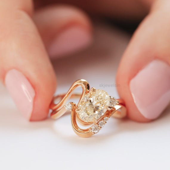 Oval Cut Moissanite Engagement Ring, 14K Gold Toi et Moi Wedding Ring  Curved Shank Unique Promise Ring Gifts for Women Minimalist ring