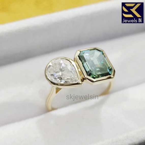 Toi Et Moi Engagement Ring, 14K Gold Bezel Set Green Emerald & Colorless Pear Moissanite Ring, Wedding  Ring, Unique Promise Ring for her