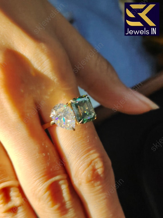 Toi Et Moi  Engagement Ring 10K 14K Gold Green Emerald & Pear  Moissanite 2 Stone Wedding Ring Promise ring Unique Gift for her Vintage ring