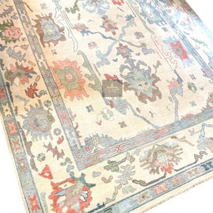 6x9 Ivory Wool Oushak Rug: Hand-Knotted Antique Style