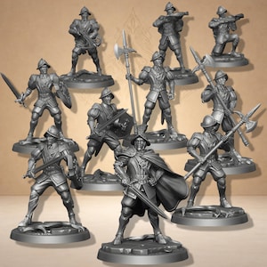 Könnte beinhalten: Eine Sammlung grauer Miniaturfiguren, die historische Soldaten in Rüstungen und Helmen darstellen. Die Figuren befinden sich in verschiedenen Aktionsposen, einige halten Schwerter, Schilde und Stangenwaffen. Die Miniaturen stehen auf einzelnen Sockeln.