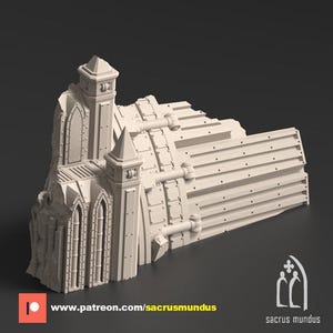 Peut inclure: Modèle imprimé en 3D de couleur beige clair représentant un bâtiment de style gothique avec deux tours et un long mur texturé. Le modèle présente des détails complexes, notamment des fenêtres cintrées et des rivets. Le texte "www.patreon.com/sacrusmundus" est visible.