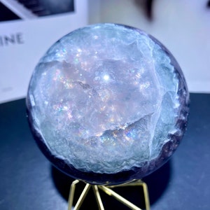 Pétillant Sphère de fluorite naturelle avec mica, boule de cristal arc-en-ciel, sphère de cristal, cadeaux en cristal de boule de fluorite, décoration intérieure. Aléatoire 1 PC. image 1
