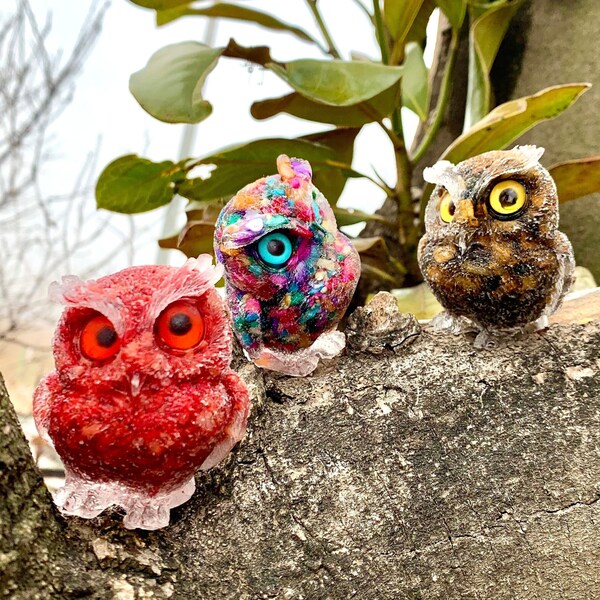 2.5'' Natural crystal owl, handmade resin art, crystal chips, healing crystal toys, lovely gifts for children.