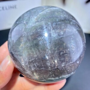 Pétillant Sphère de fluorite naturelle avec mica, boule de cristal arc-en-ciel, sphère de cristal, cadeaux en cristal de boule de fluorite, décoration intérieure. Aléatoire 1 PC. image 10
