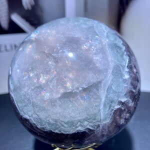 Pétillant Sphère de fluorite naturelle avec mica, boule de cristal arc-en-ciel, sphère de cristal, cadeaux en cristal de boule de fluorite, décoration intérieure. Aléatoire 1 PC. image 6