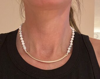 Howlite with Arc Silver Pendant Choker necklace