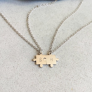 collier puzzle personnalisé estampé à la main