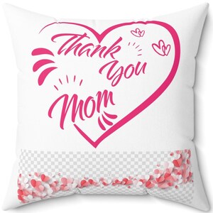 Sprawdź naszą poduszkę „I love you mom” wykonaną z poliestru w kształcie kwadratu, idealną na prezent dla mamy.