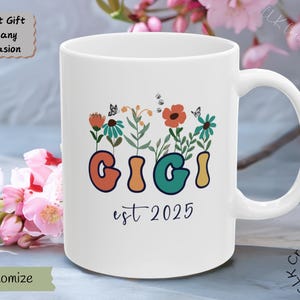 Personalisierte Gigi Blumentasse: Retro Oma Kaffeetasse, Custom Jahr, Geschenk für Oma