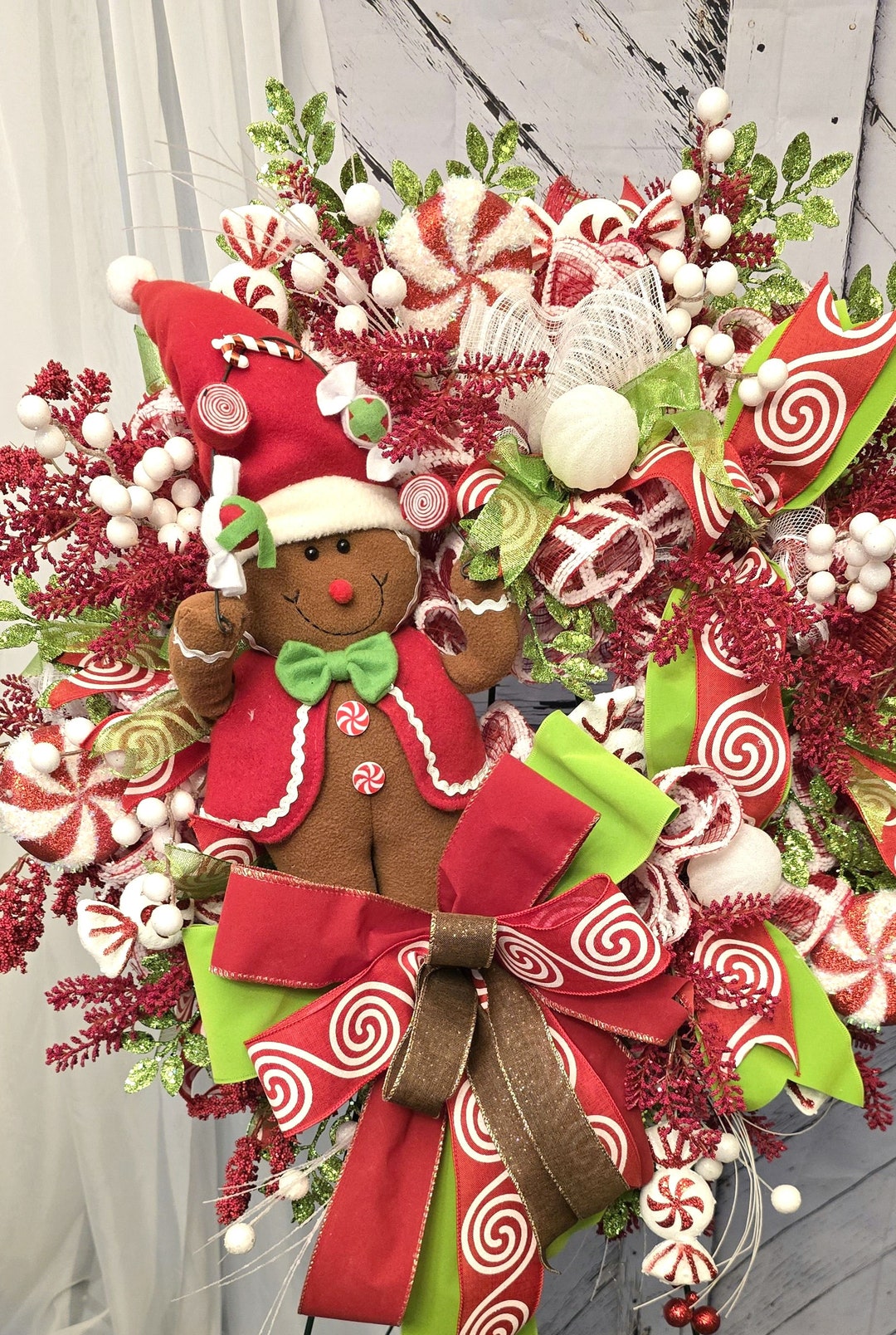 Gingerbread Wreath, Gingerbread Christmas Wreath, Red and White Wreath ...
