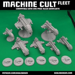 Könnte beinhalten: Eine Sammlung grauer Miniatur-Raumschiffmodelle und kreisförmiger Basen. Der Text "MACHINE CULT FLEET" steht oben, darunter "COMPATIBLE WITH ONE PAGE RULES WARFLEETS". Die Basen haben ein Raumschiff-Design.