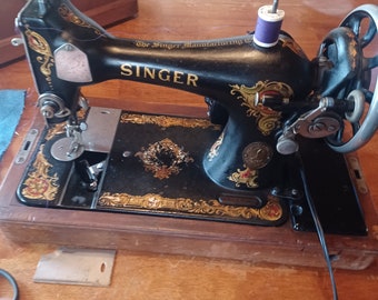 Antique Singer Sewing machine made in 1921