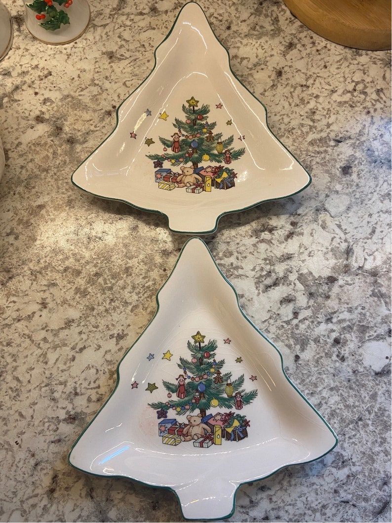 Vintage Christmas Tree Plates Set of 2 Nikki Japan Dishes 6 1/2 Candy