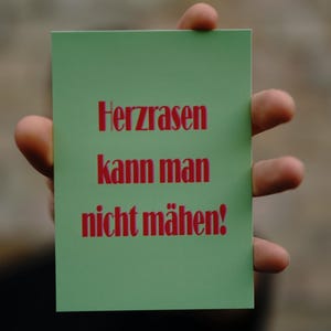 Carte postale Vous ne pouvez pas tondre quand votre cœur bat la chamade. Cartes de vœux avec proverbes, articles cadeaux, idées de cadeaux spéciales pour vos proches.