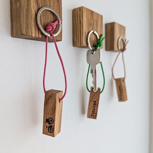 Personalized Oak Keychain – Wooden Engraved Gift