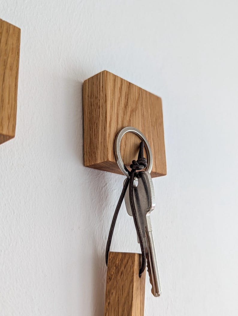 Magnetic oak key holder – minimalist wall mounted design without hooks, modern home accessory.