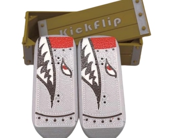 Magnetic KickFlips Fidget – Skateboard Toy + Crate