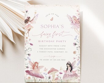 Puede incluir: Una tarjeta de invitación rectangular para fiesta de cumpleaños con ilustraciones en acuarela de cuatro hadas, setas y flores silvestres. El texto dice: JOIN US FOR SOPHIA'S fairy first BIRTHDAY PARTY AUGUST 28TH FROM 1-3PM THE ENCHANTED GARDEN 5 FOREST PATH, NEWPORT, RI RSVP TO AVERY AT 123.456.7890.