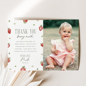 Tarjeta de agradecimiento con foto para el primer cumpleaños de Berry Tarjeta de agradecimiento con foto Tarjeta de agradecimiento con fresa Plantilla de tarjeta imprimible para decoración de fiesta de Berry, 0013