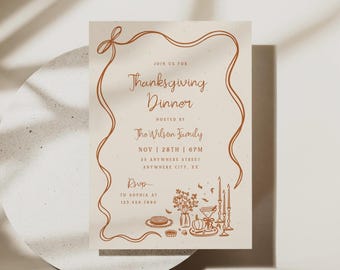Op de afbeelding: Een rechthoekige uitnodigingskaart voor een Thanksgiving-diner met een crèmekleurige achtergrond en roestkleurige tekst en lijntekeningen. De rand heeft een doorlopend lintontwerp. De tekst bevat details over het evenement, de datum en de RSVP.