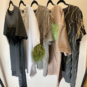 Oversize t-shirt with feathers